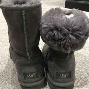 Women’s classic short gray Ugg boots (good used)